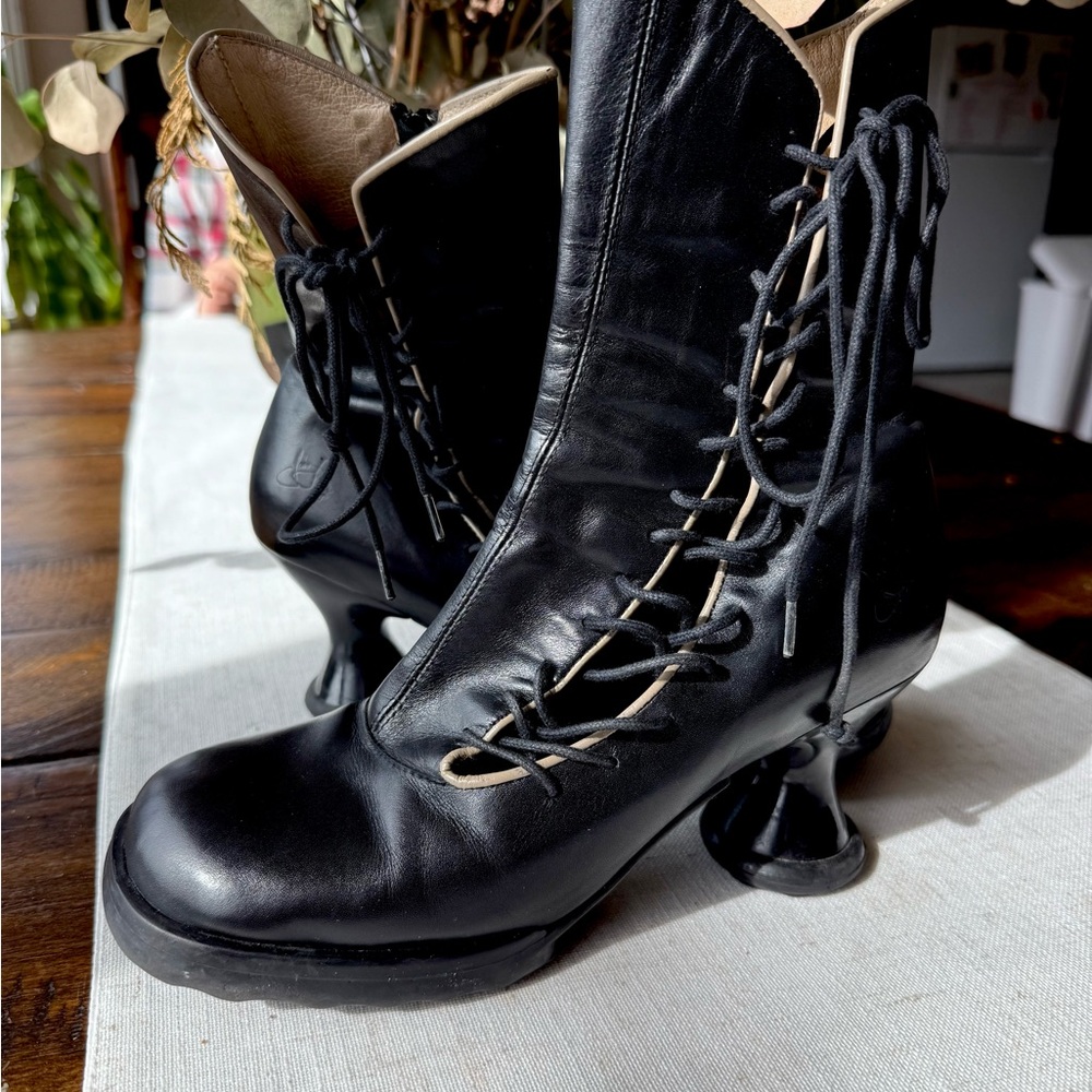 8.5 Fluevog Mini Sugar laceup boots  Rare - Picture 2 of 9